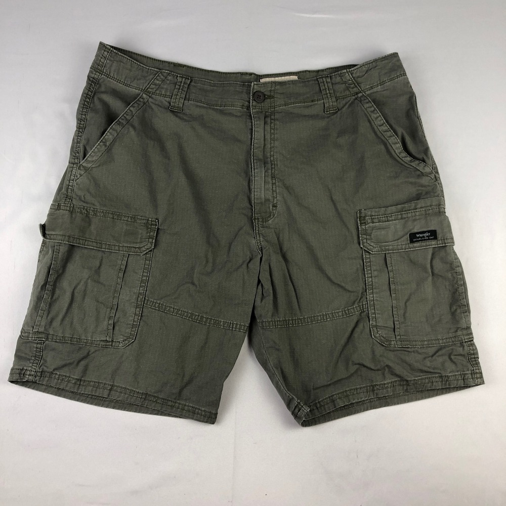 Wrangler Men's Relaxed Fit Olive Green Cargo Shorts Size 38 Waist